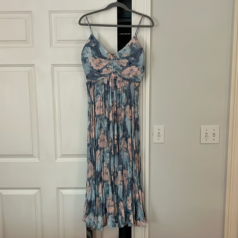 ASTR Maeve pleated midi dress